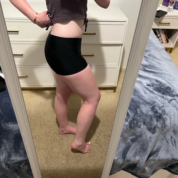 Booty shorts - Picture 2 of 4